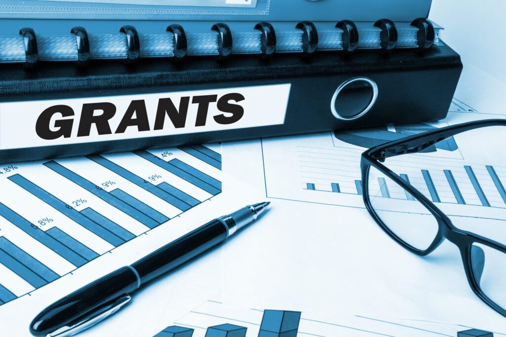 Free Canadian government grants to pay off debt: do they exist?