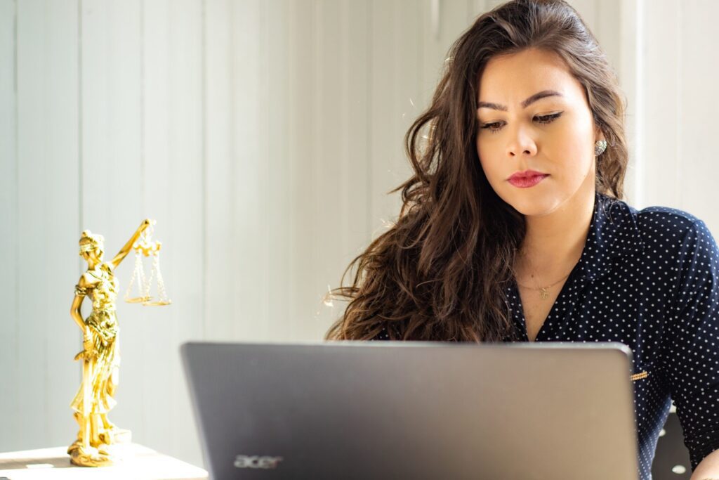 Bankruptcy lawyer or Licensed Insolvency Trustee?